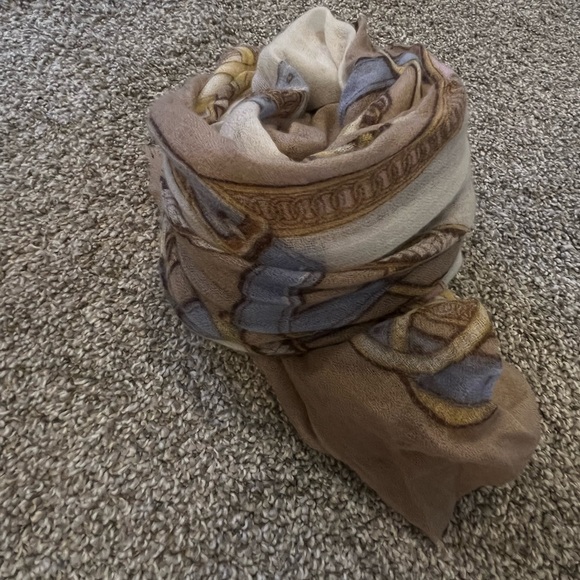 Cashmere equestrian style tissue weight scarf - Picture 2 of 4